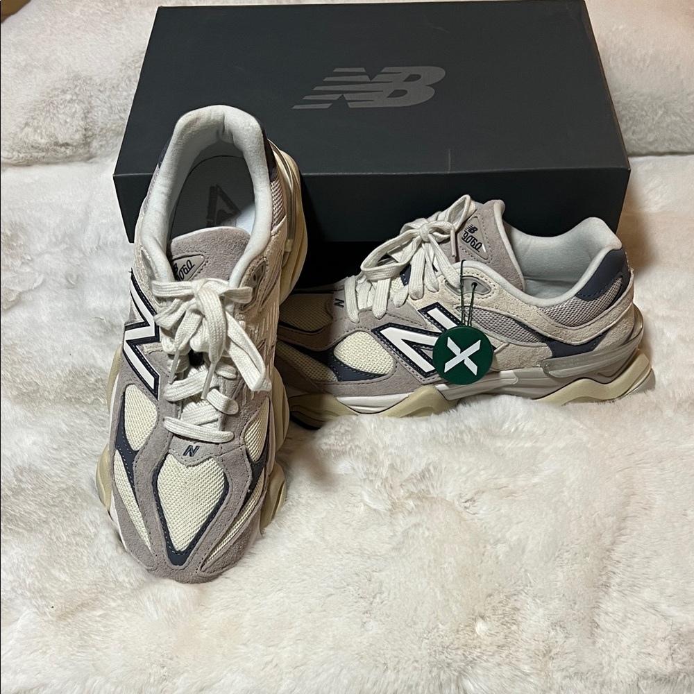 New Balance Tan and White Athletic Shoes (unisex mns sz 8/wms sz 9.5)